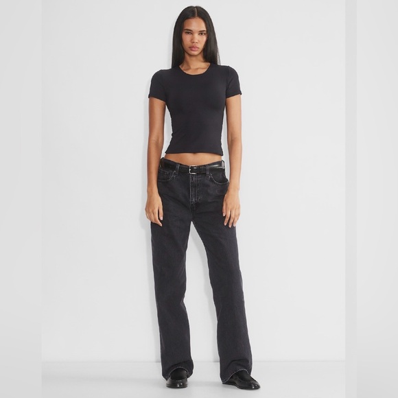 Aritzia Tops - Aritzia Original Contour Crew T-Shirt in black size small